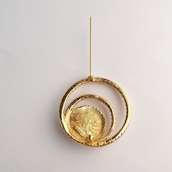 VTG Monet Brooch Gold Tone Circular with Faux Pearl Pin - Picture 8 of 9